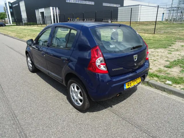 Dacia Sandero 1.2 Aniversare 2012 Benzine 4