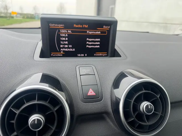 Audi A1 1.6 TDI weinig km nieuwe apk !!!! 2014 Diesel 14