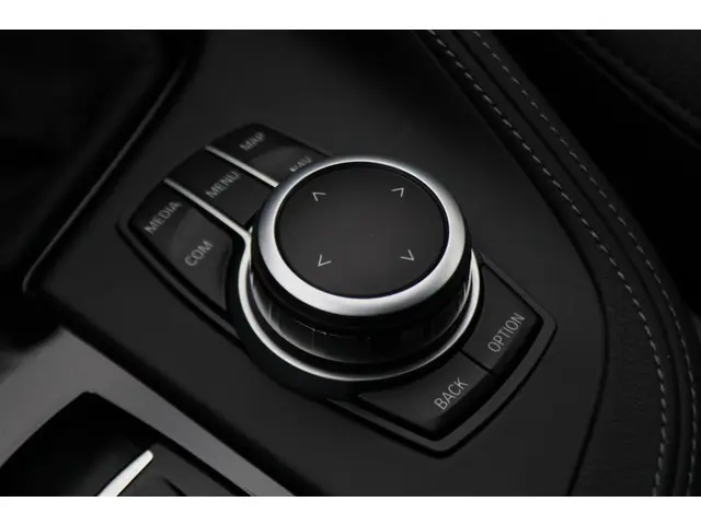 BMW X1 sDrive18i High Executive M Sport 2021 Benzine 48