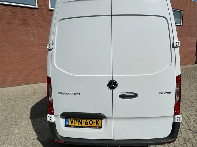 Mercedes-Benz Sprinter L2H2 2022 Diesel 10