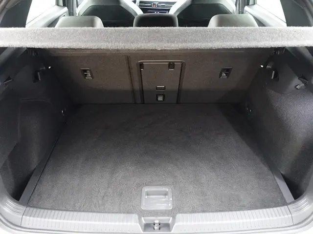 Volkswagen Golf 1.5 eTSI R Line Aut- 2020 Hybride Benzine 36