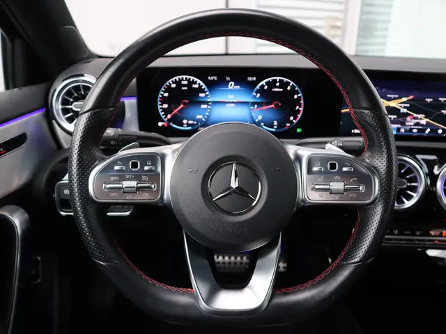 Mercedes-Benz A-Klasse 200 AMG Line 2022 Benzine 13