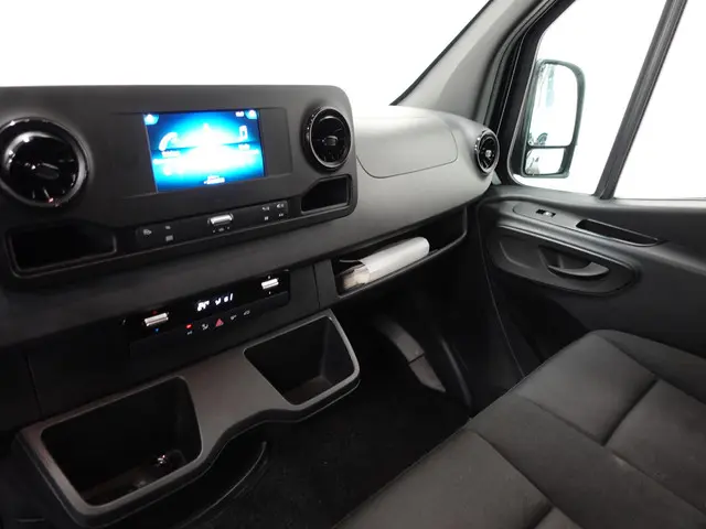 Mercedes-Benz Sprinter 317 L3H2 170PK 2021 Diesel 19
