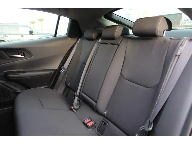 Toyota Prius 2.0 Plug-in Executive 2024 Hybride Benzine 17