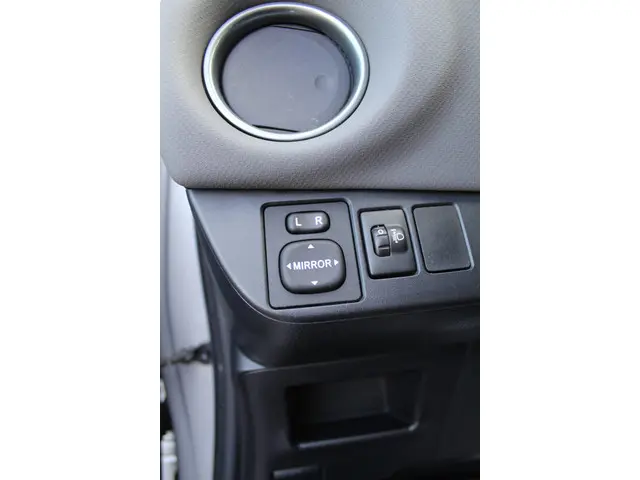 Toyota Yaris 1.5 Hybrid Aspiration 2015 Hybride Benzine 24