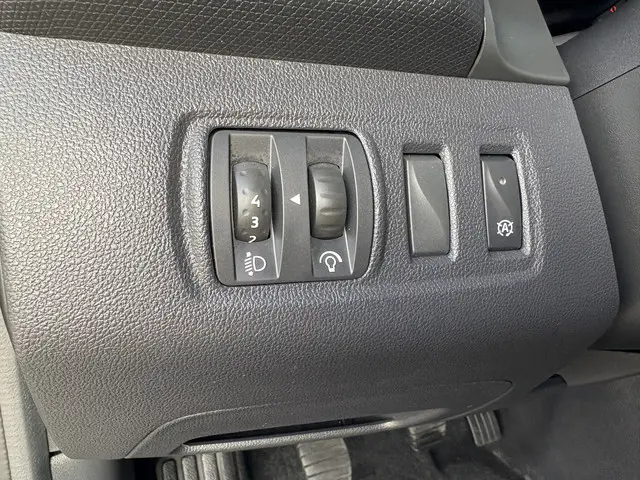 Renault Clio Estate 0.9 TCe Intens 2019 Benzine 12