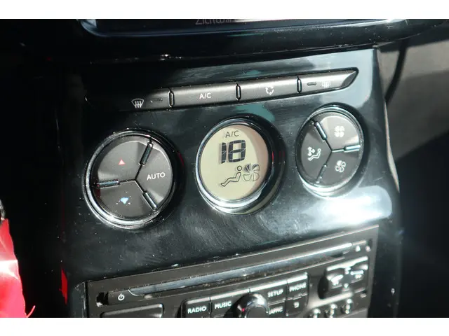 DS DS 3 1.2 PureTech Business 2014 Benzine 24