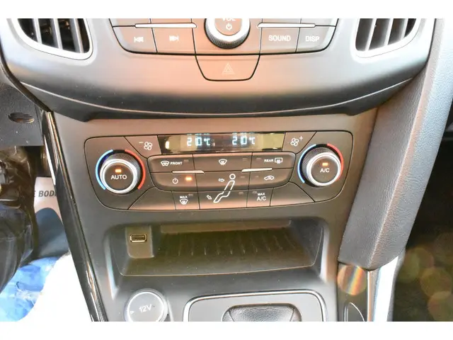 Ford Focus 1.5 Titanium Edition 2015 Benzine 18