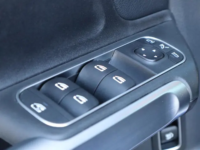 Mercedes-Benz GLB 180 Luxury Line 2023 Benzine 14