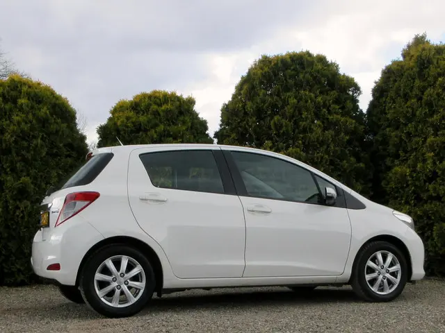 Toyota Yaris 1.3 VVT-i Comfort*Airco* 2013 Benzine 10