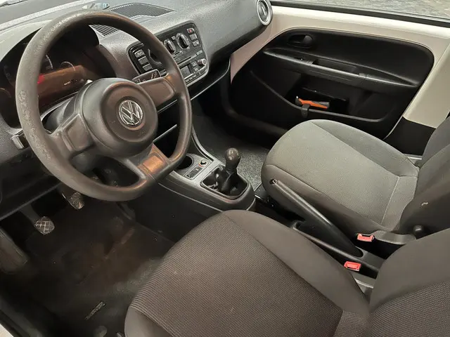 Volkswagen up! 1.0 take up! BlueMotion - Schade 2014 Benzine 7