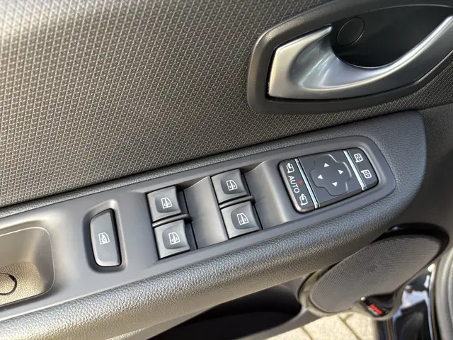 Renault Clio Estate 0.9 TCe Intens 2019 Benzine 10