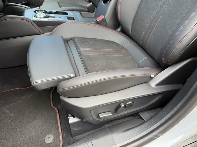 Ford Kuga 2.5 PHEV ST-Line X 2026 Hybride Benzine 24