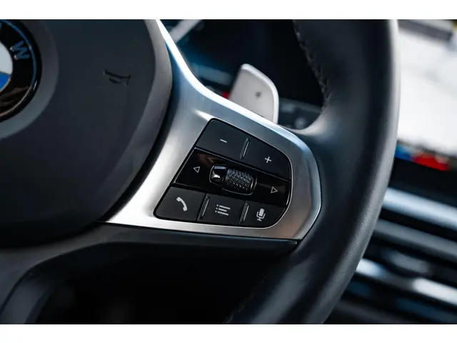 BMW 3 Serie Touring 320i High Executive 2023 Benzine 40