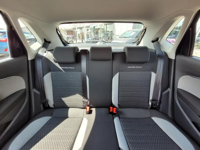 Volkswagen Polo 1.2 TSI Cross 2014 Benzine 30