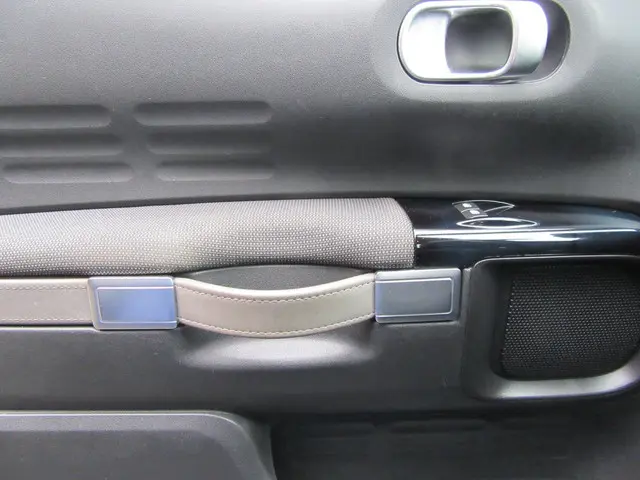 Citroën C4 Cactus 1.2 PureTech Shine 2016 Benzine 13