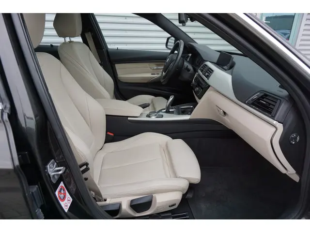 BMW 3 Serie 330e High Executive 2016 Hybride Benzine 24