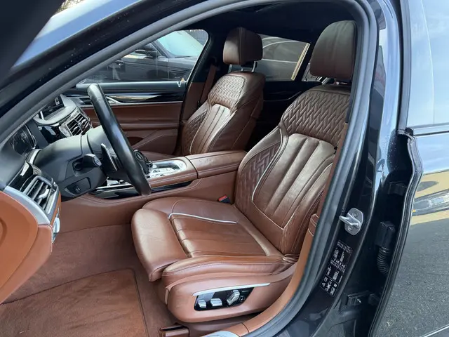 BMW 7 Serie 750i xDrive High Executive 2018 Benzine 14