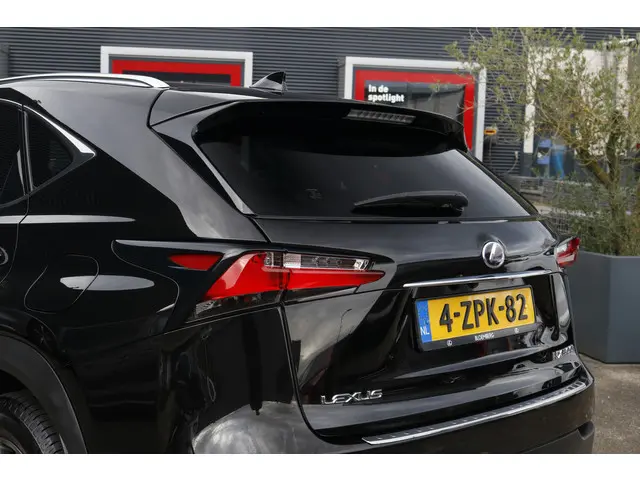 Lexus NX 300h AWD F Sport Line 2015 Hybride Benzine 8