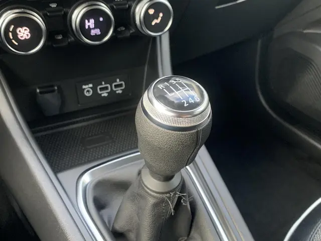 Renault Captur 1.0 TCe 90 techno 2023 Benzine 19