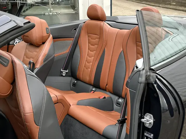 BMW 8 Serie 840i xDrive High Executive 2021 Benzine 24