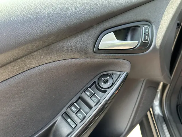 Ford Focus Wagon 1.0 EcoBoost Titanium 2016 Benzine 20