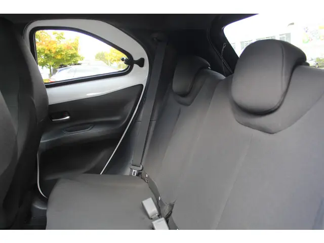 Toyota Aygo X 1.0 VVT-i MT Pulse Bi-Tone 2024 Benzine 16