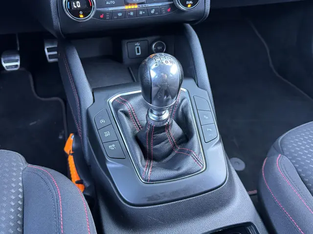 Ford Focus 1.0 ECOBOOST ST LINE BUSINESS 2019 Benzine 24