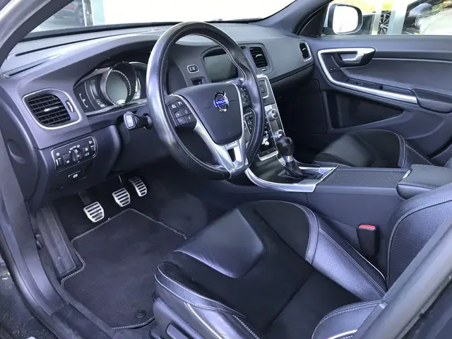 Volvo V60 1.6 T3 R-Design 2015 Benzine 6