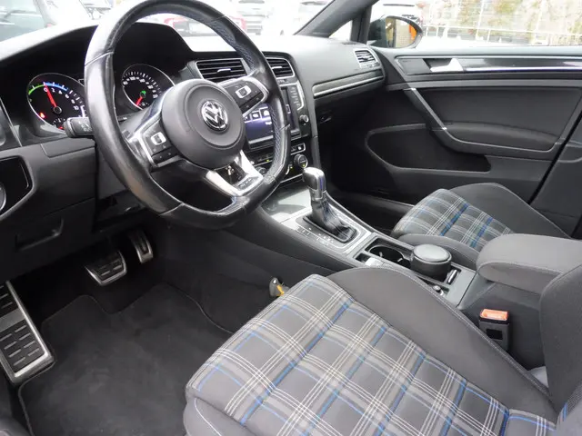 Volkswagen Golf 1.4 TSI GTE 2015 Hybride Benzine 3
