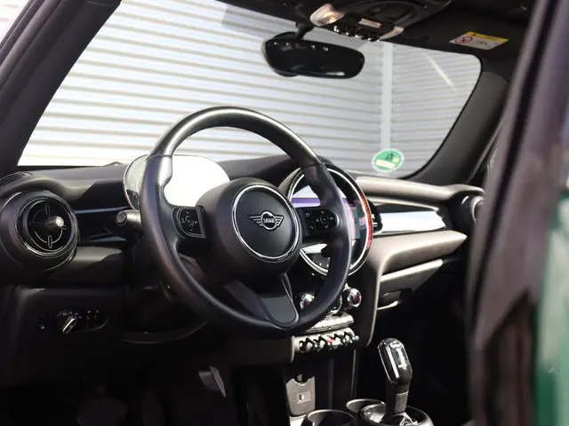 MINI 3-Deurs Cooper 2022 Benzine 13