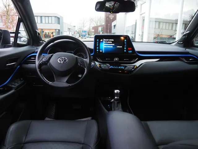 Toyota C-HR 1.8 Hybrid Executive 2018 Hybride Benzine 16