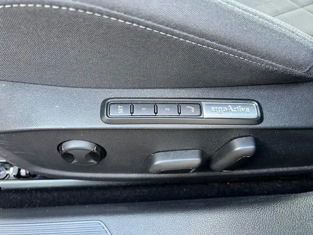 Volkswagen Golf 1.4 eHybrid Style 2021 Hybride Benzine 44