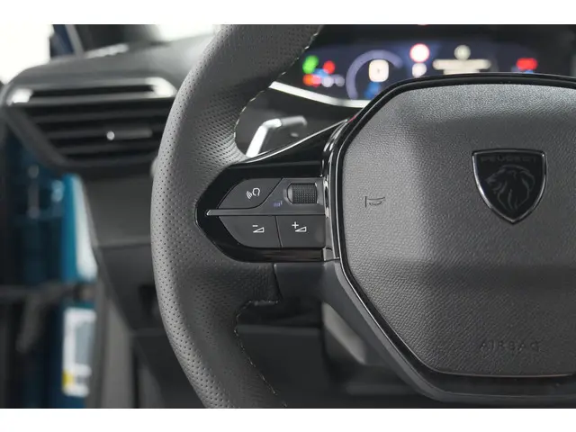 Peugeot 2008 Hybrid 145 e-DCS6 GT 2025 Hybride Benzine 32