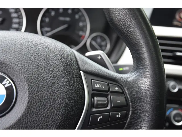BMW 3 Serie 320i Corporate Lease Executive 2017 Benzine 11