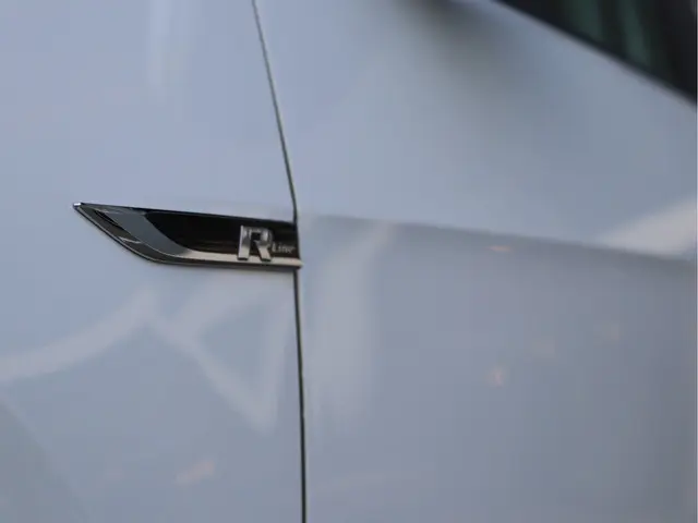 Volkswagen Golf 1.0 TSI Highline R-line 2017 Benzine 12