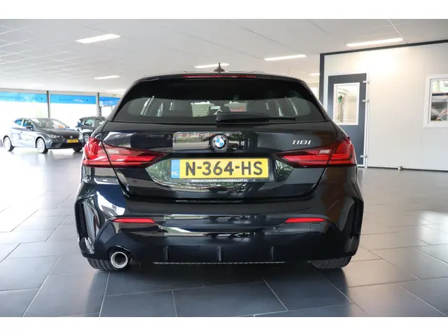 BMW 1 Serie 118i Business Edition 2021 Benzine 7
