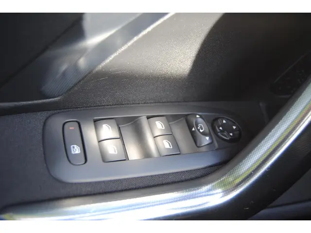 Peugeot 2008 1.2 PureTech Allure 2016 Benzine 10