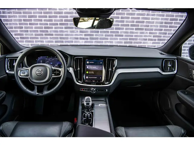 Volvo V60 2.0 B4 Plus Dark 2023 Benzine 5