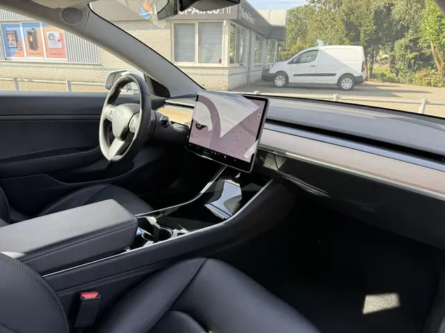 Tesla Model 3 Range Plus 2020 Elektrisch 11