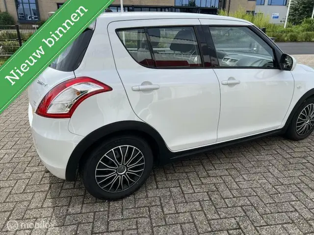 Suzuki Swift 1.2 Bandit EASSS 2012 Benzine 11