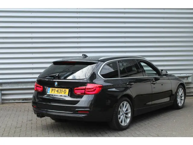 BMW 3 Serie Touring 320i High Executive 2017 Benzine 5