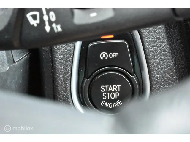 BMW 3 Serie Touring 320i Corporate Lease 2018 Benzine 19