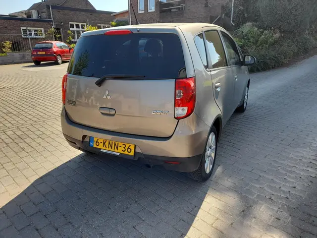 Mitsubishi Colt 1.1 Edition One 2013 Benzine 7