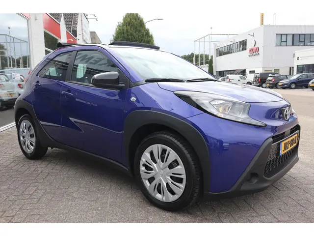 Toyota Aygo X 1.0 VVT-i AIR PLAY AUTOMAAT 2024 Benzine 12