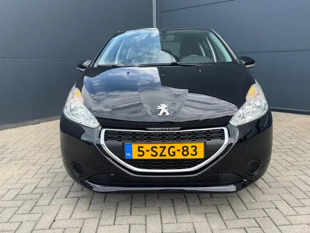 Peugeot 208 1.2 e-VTi Automaat / Nap / 5 Deurs 2014 Benzine 10