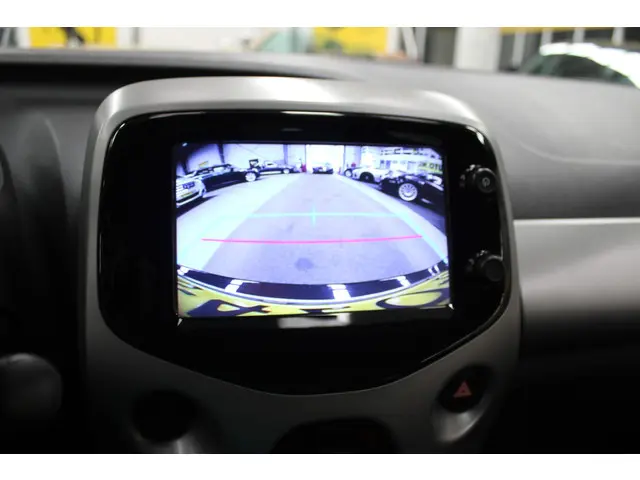 Toyota Aygo 1.0 VVT-i x-play 2017 Benzine 14