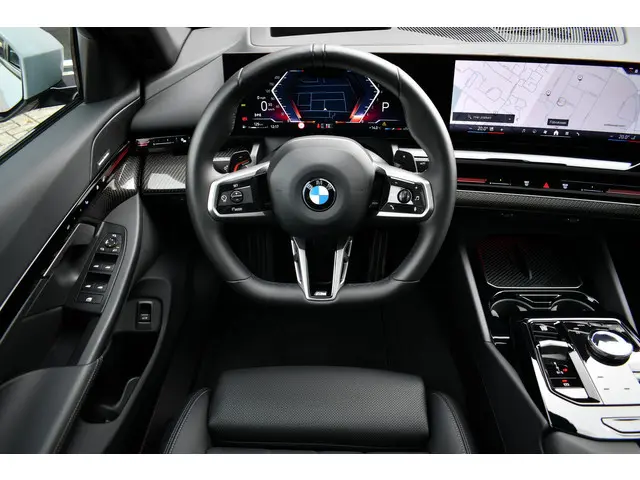BMW 5 Serie Touring 520i M-Sport 2024 Benzine 23