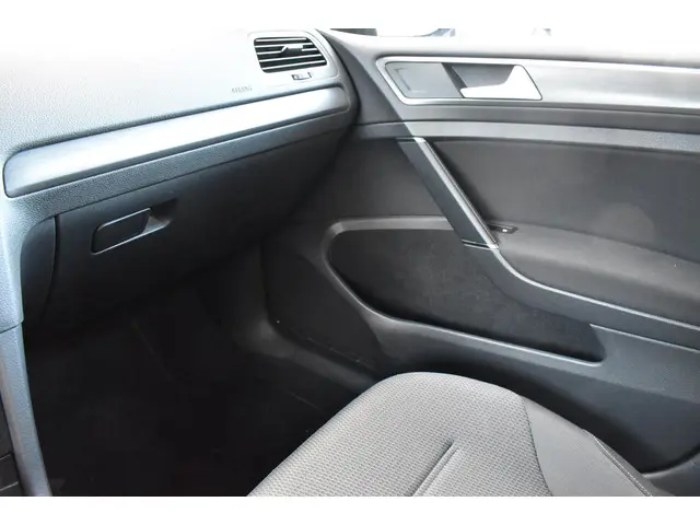 Volkswagen e-Golf e-Golf 2017 Elektrisch 28
