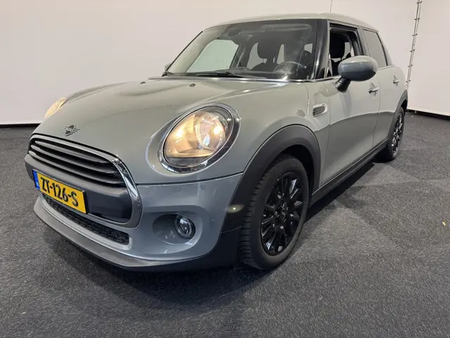 MINI One ONE 100 pk euro 6 5 deurs 2019 Benzine 3